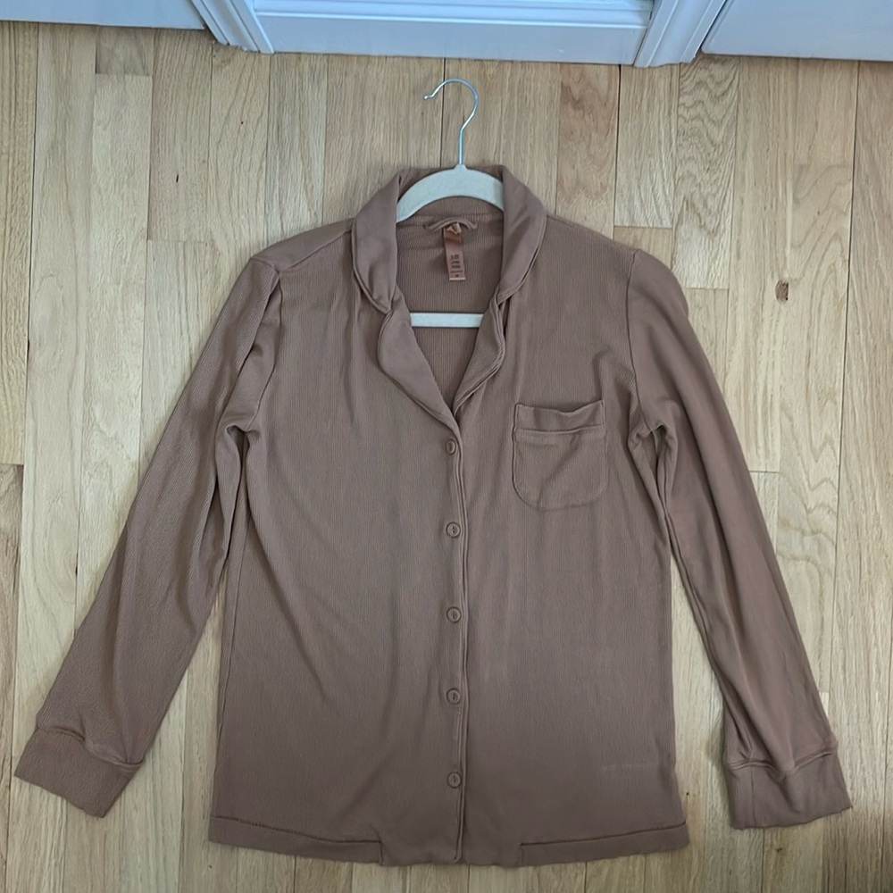 SKIMS Ribbed Lounge L/S Top - Picture 2 of 11